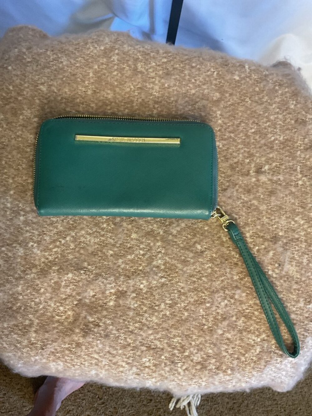 Steve Madden Zip Around Wristlet Wallet Olive Green Faux Leather Gold Accent - Picture 4 of 7